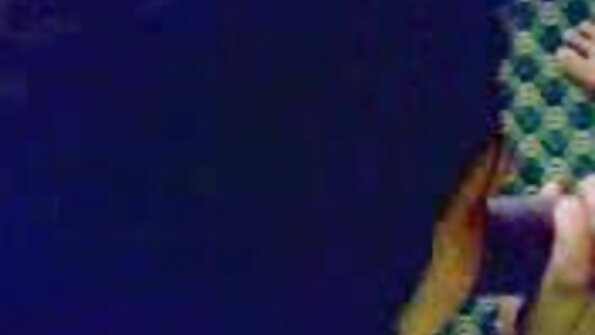 ಏಪ್ರಿಲ್ ಡಾನ್ ಜಿನಾರ್ಮಸ್ ಕಪ್ಪು ಕೋಳಿಯಿಂದ ಅಂತರವನ್ನು ಪಡೆಯುತ್ತಿದೆ