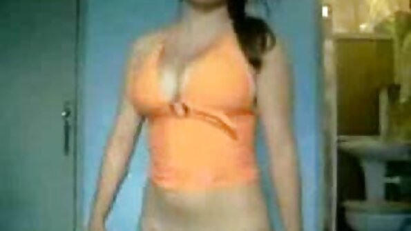 ಹೊಂಬಣ್ಣದ MILF ಫಕಿಂಗ್ ಮೋಜಿನಲ್ಲಿ ಸೇರಲು ಸಿದ್ಧವಾಗಿದೆ